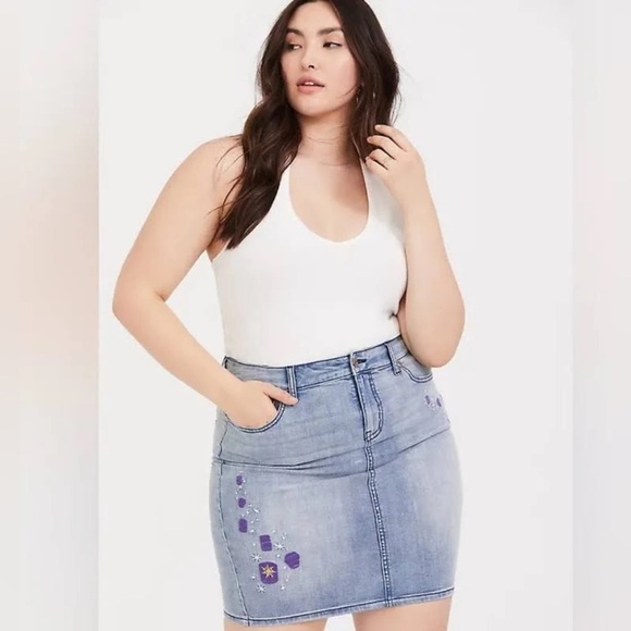 Torrid Disney Tangled Lantern Embroidered Denim Skirt - Size 18 - Picture 1 of 7